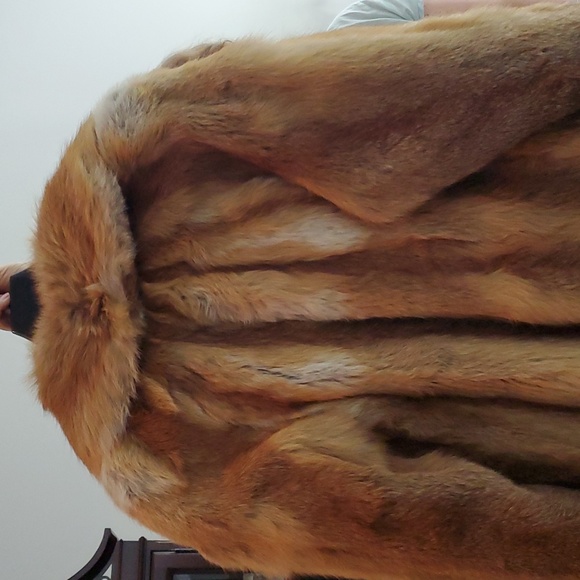 Woman's Fox Fur Coat. Excellent condition! - Picture 7 of 8